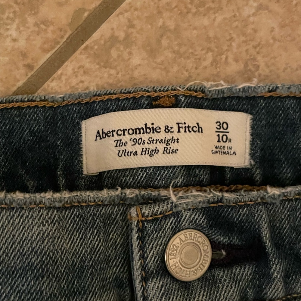 Abercrombie and Fitch 90s Straight Ultra High Rise 30/10 - Picture 4 of 4